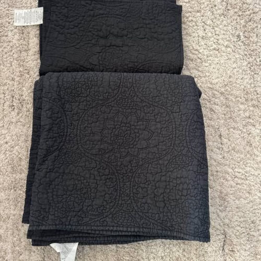Pottery Barn Belgian Flax Linen Floral Stitch Quilt